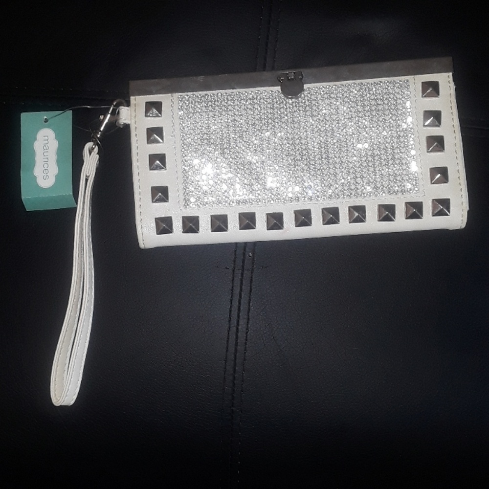 NWT MAURICES 18 CARD HOLDER WRISTLET